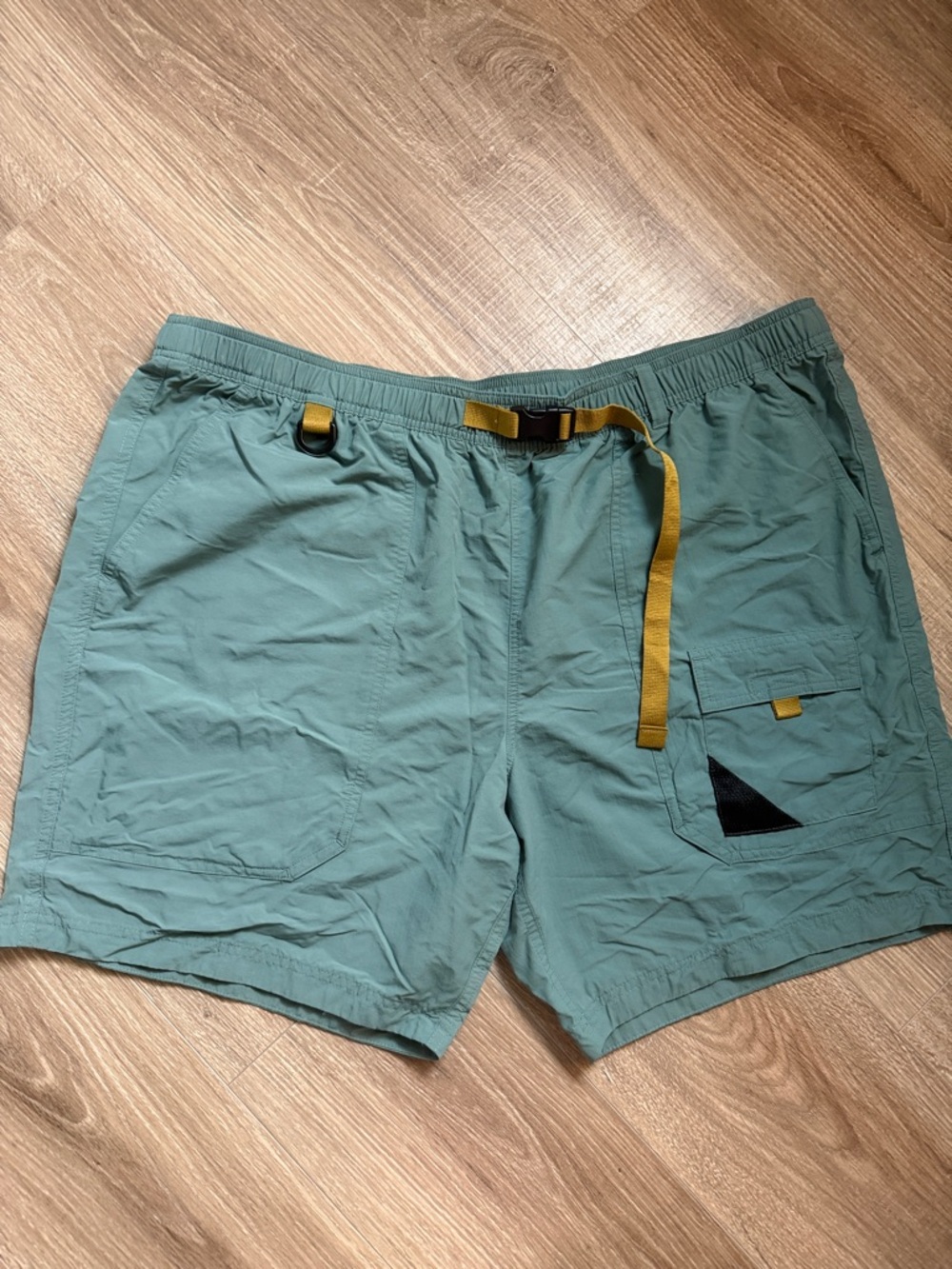 Eddie Bauer Men's 2XL Olive Green Elastic Waist Shorts